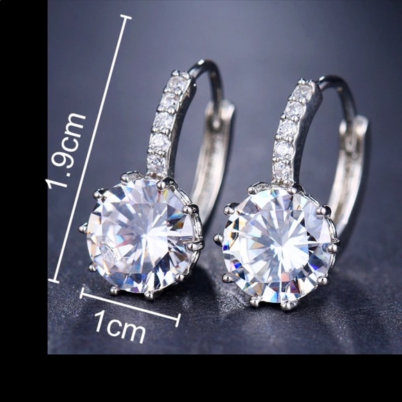 New 925 Silver Round Women White Sapphire Earrings - Picture 2 of 2